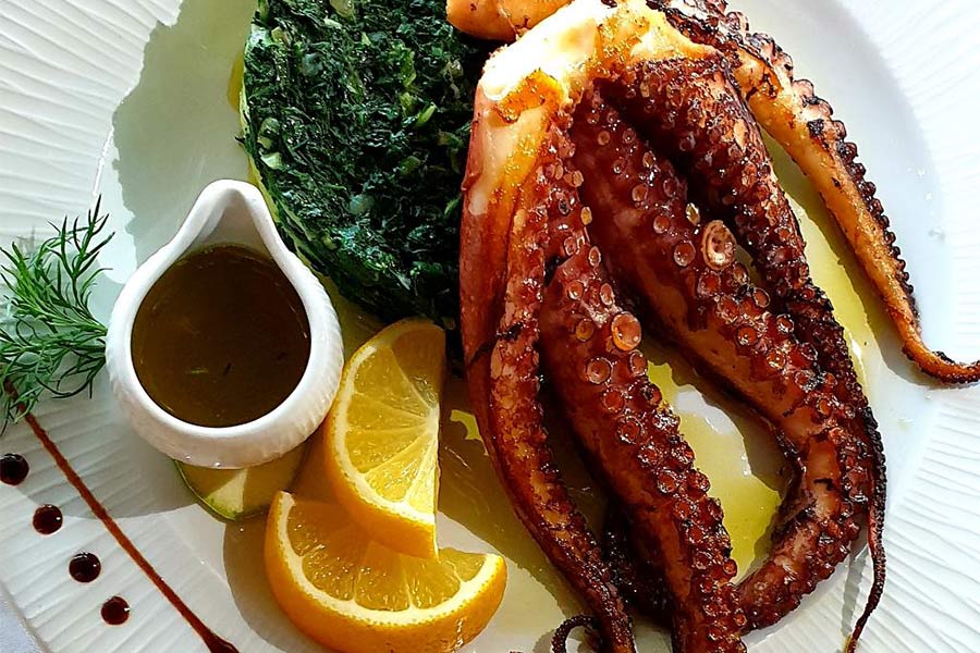 Hobotnica sa roštilja, Pačje grudi u brendi sosu i Teleći tomahavk sa guščjom džigericom